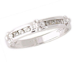 10K White Gold Diamond Flower Ring