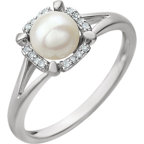 Freshwater Cultured Pearl and Diamond Ring