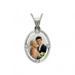 Give Your Sweetheart a Custom Photo Jewelry Necklace